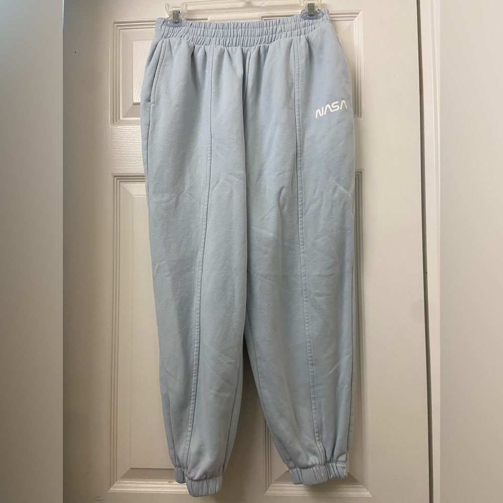 loose fitted sweatpants